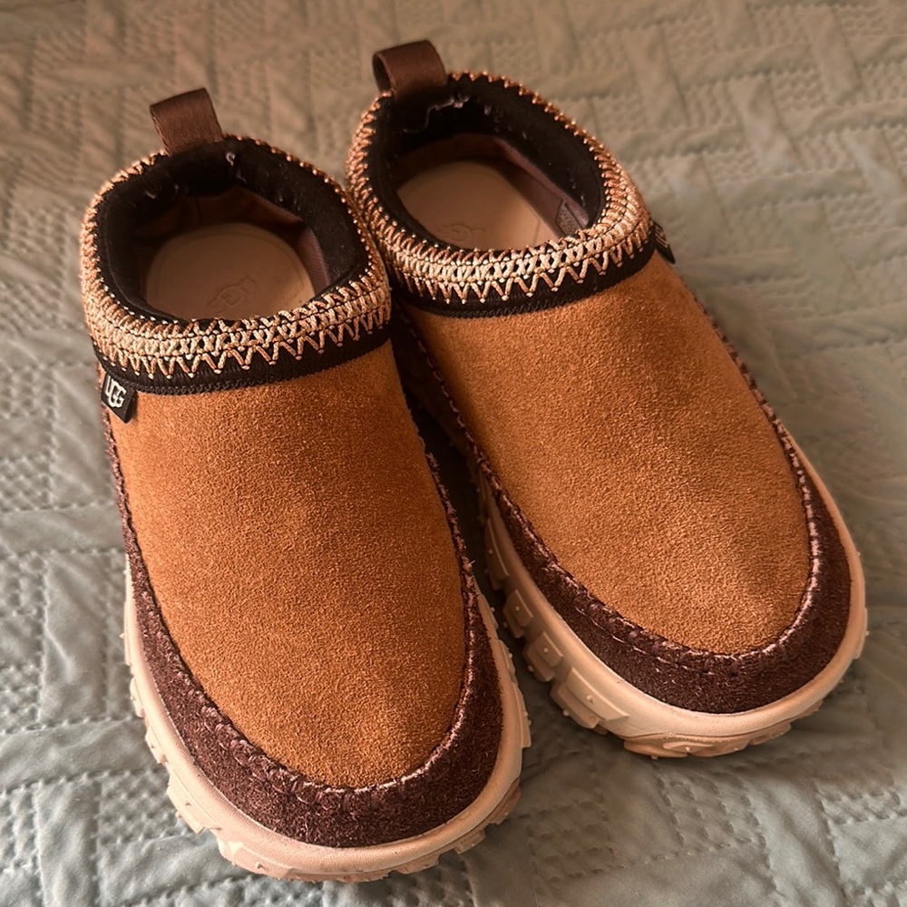 UGG women’s Venture Daze chunky platform mule